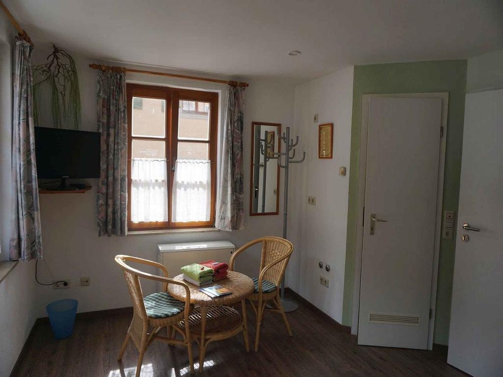 Hotel Pension Ins Fischernetz - Mäntele Meersburg Zimmer foto